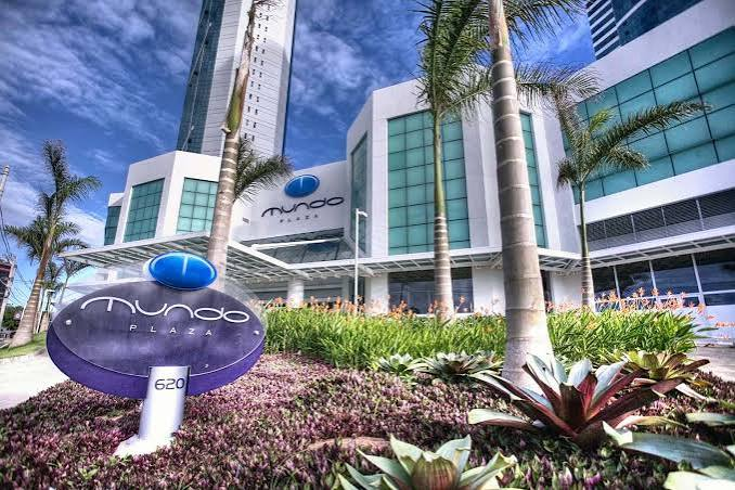 Fachada do Mundo Plaza, unidade Vidal Joias no Caminho das Árvores